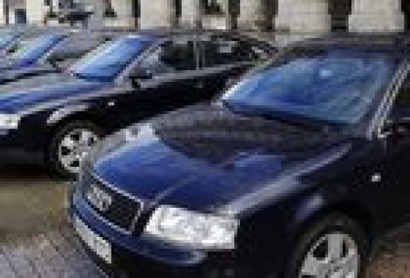 Los señores diputados también bajan su caché automovilístico: de Audi a Ford Mondeo