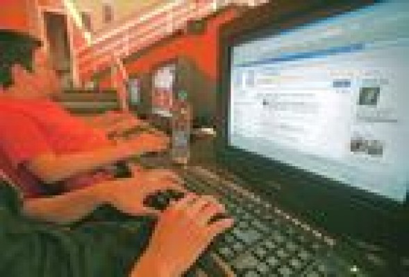 Facebook toca lecho y empieza a reducir miembros en Estados Unidos