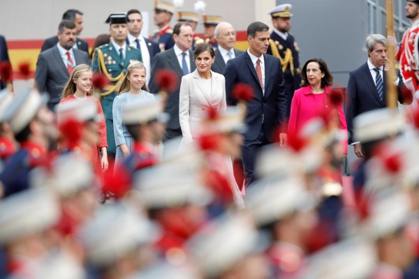Pitos y abucheos a Pedro Sánchez en su primer desfile del 12 de octubre como presidente
