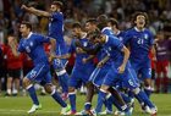 Los penaltis premian el fútbol y la ambición de Italia (0-0)