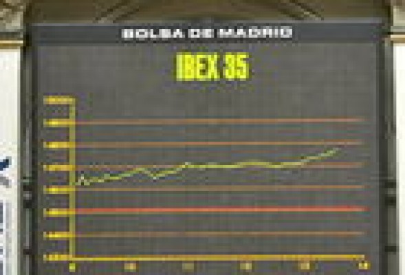 El Ibex 35 acentúa su caída a media sesión ante el repunte de la prima de riesgo