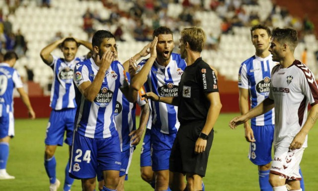 Ni Deportivo ni Elche conocen la victoria con Pizarro Gómez
