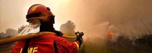 Los bosques de Valencia arden sin control y el fuego avanza hacia la sierra Calderona