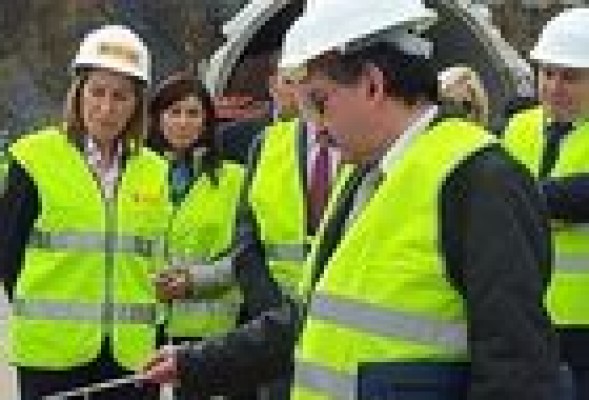 El Ministerio de Fomento reduce un 42% la contratación de obras públicas