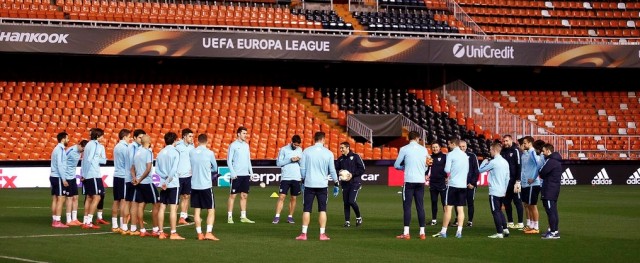 El Athletic entrena en Mestalla con los 21 jugadores desplazados