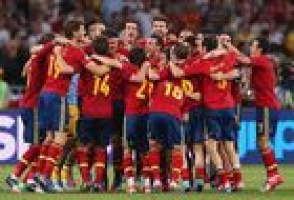 España se ciñe la triple corona