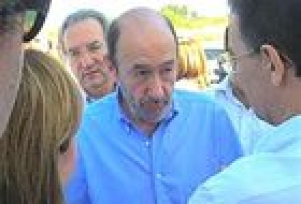 Rubalcaba y anuncia iniciativas parlamentarias para lograr ayudas para las zonas afectadas