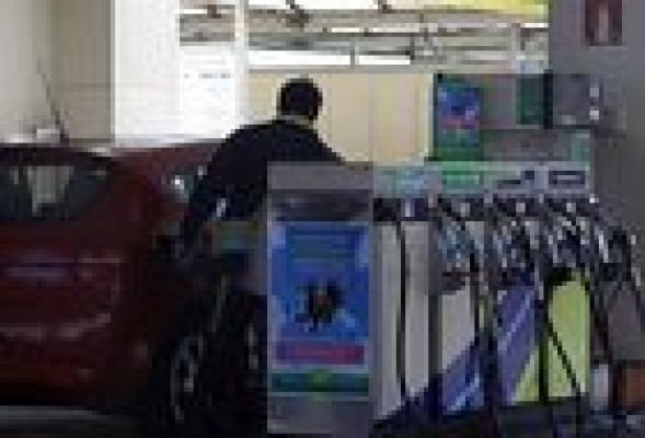 Los carburantes españoles entre los más caros de la UE