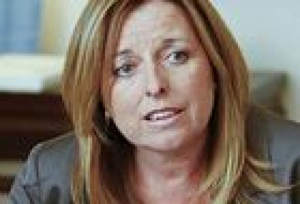 Un exdirectivo de la CAM acusa a María Dolores Amorós de impulsar la captación de preferentes