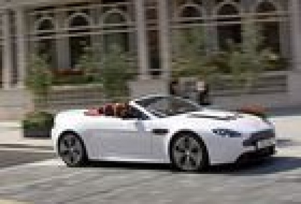Aston Martin lanza el V12 Vantage Roadster