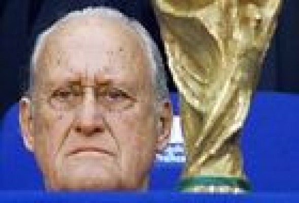 FIFA publica que su ex presidente recibió sobornos millonarios 