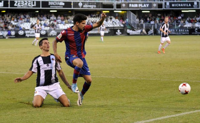 El Atlético Levante recibe a un Castellón en horas bajas