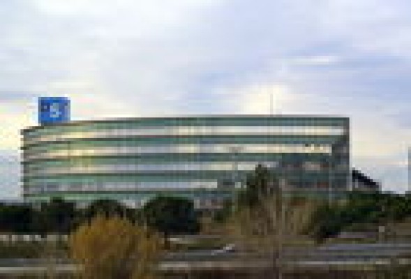 Los clientes de preferentes y subordinadas de CAM se lanzan al canje por acciones del Sabadell
