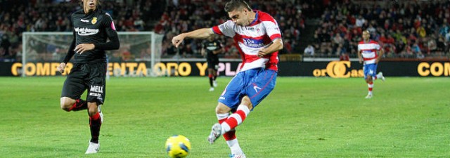 Valencia y Granada avanzan el traspaso de Siqueira 
