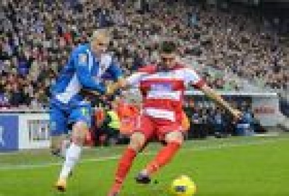 Siqueira a horas de ser nuevo lateral izquierdo valencianista y oferta a Gago 