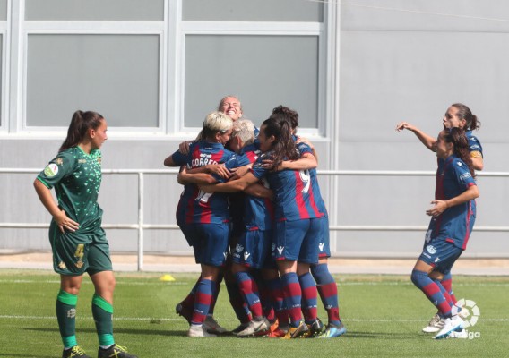 El Levante resuelve otro triunfo con aptitudes