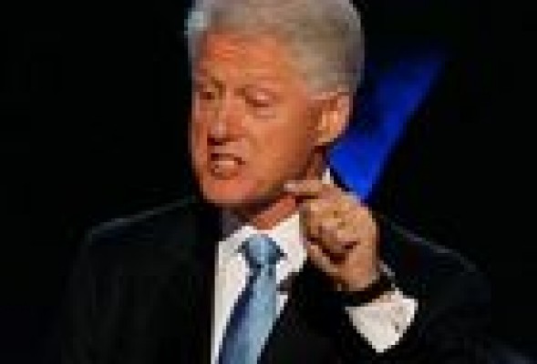 Clinton se reúne con Samaras y critica las medidas aplicadas hacia Grecia