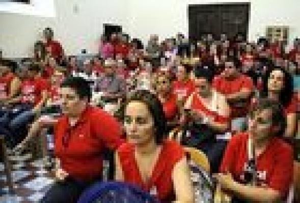 Los trabajadores de Teletech piden a Vodafone que compre la plataforma en Valencia