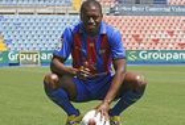 Pape Diop ya luce la camiseta levantinista 