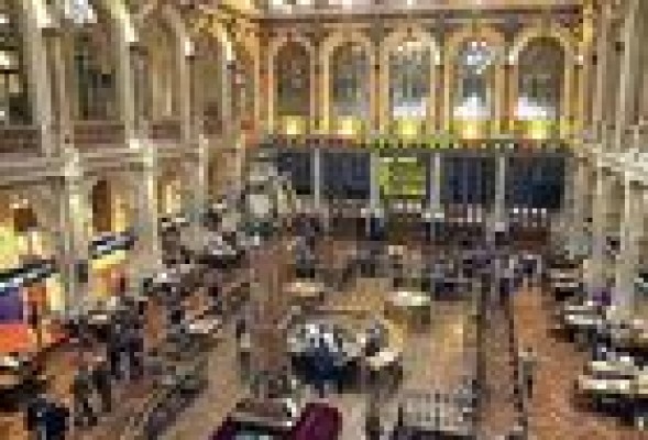 Final feliz: el Ibex se dispara un 3,9% y la prima cae a 536 puntos