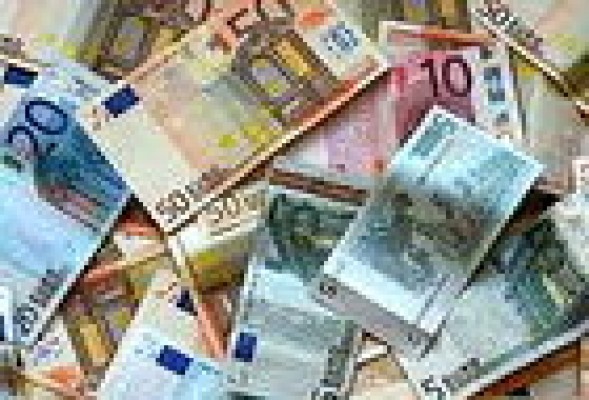 Los extranjeros reducen su inversión en deuda española en casi 80.000 millones
