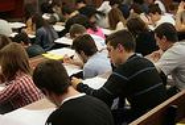 Un truco para evitar el 'tasazo' universitario a repetidores: el paso de Licenciatura a Grado