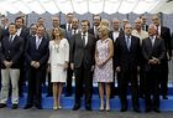 Los 'barones' del PP se comprometen a reducir diputados autonómicos 