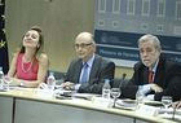 Las comunidades autónomas respaldan los objetivos de déficit y endeudamiento para 2013