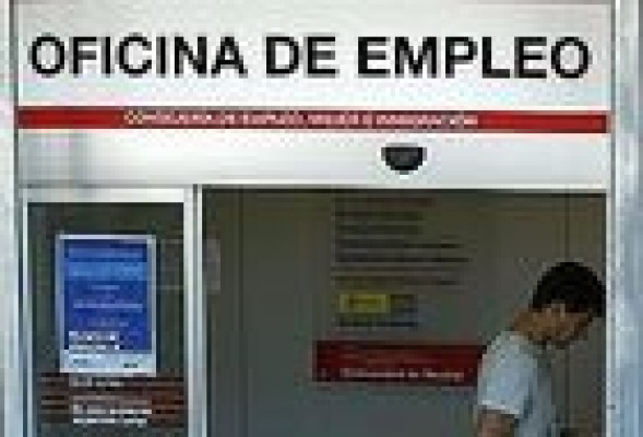 El paro baja por cuarto mes consecutivo