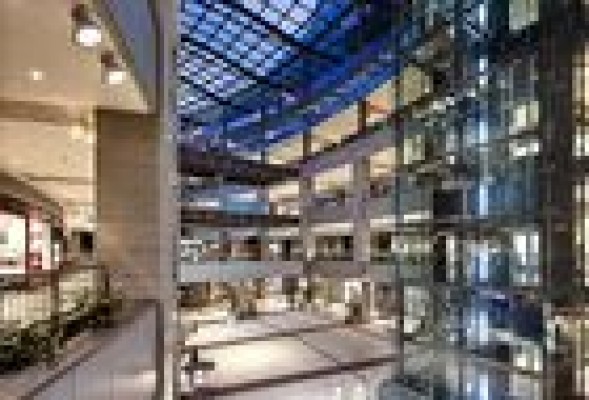 Valencia lidera la construcción de nuevos centros comerciales pese a ser zona saturada 