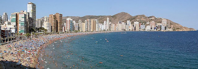 La ocupación en el litoral valenciano superará el 80% en agosto, con Benidorm casi lleno