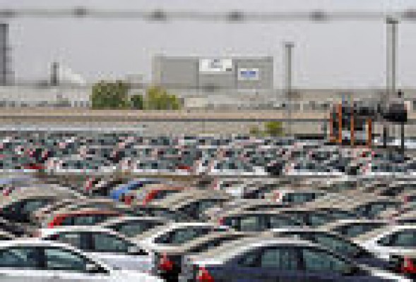 Ford anuncia un recorte 