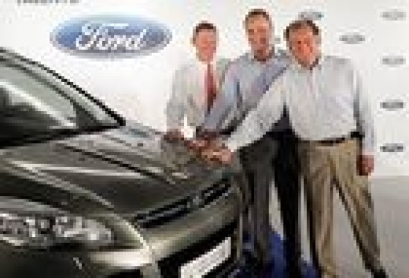 El presidente mundial de Ford garantiza a Fabra los empleos de la planta de Almussafes