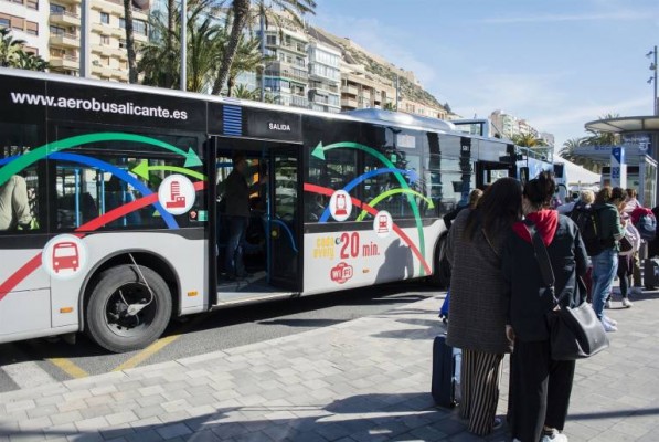 Cuatro meses sin saber de las nuevas marquesinas de autobús de Alicante: la empresa reclama