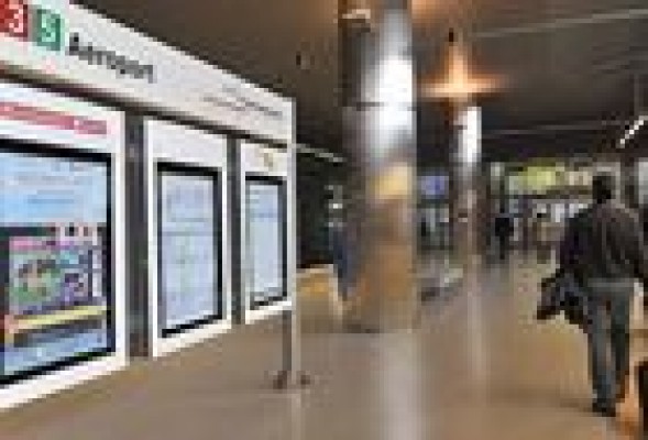Metrovalencia sube un 95% el precio del billete al Aeropuerto de Valencia