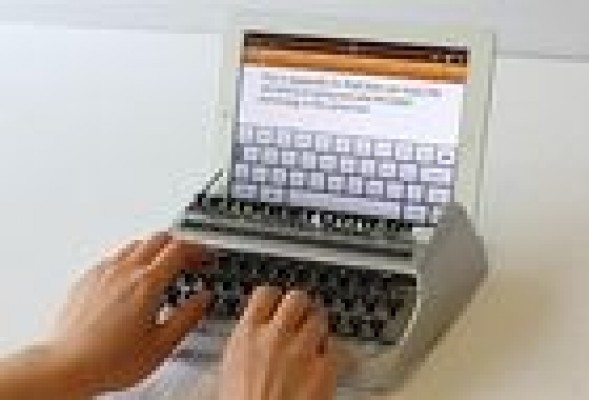 Teclea en el iPad con una auténtica máquina de escribir
