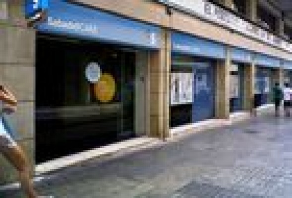 SabadellCAM y sindicatos negociarán a partir del martes el ERE de 2.231 empleados
