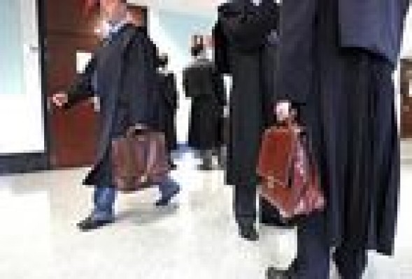 Los grandes despachos aplican descuentos del 90% para ganar los ERE de la Generalitat