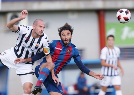 El Atlético Levante desaprovecha un penalti y empata ante el Castellón
