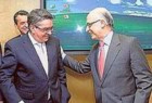 Las CC AA y los inversores en 'bonos patrióticos' esperan hoy que el Congreso apruebe el FLA