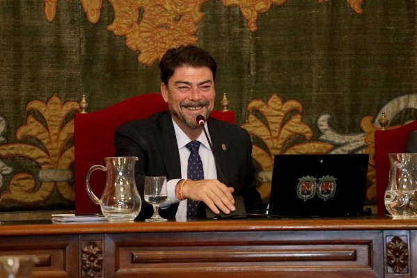Los 'populares' suman a Guanyar y a los tránsfugas para su plan de obras de 12 millones