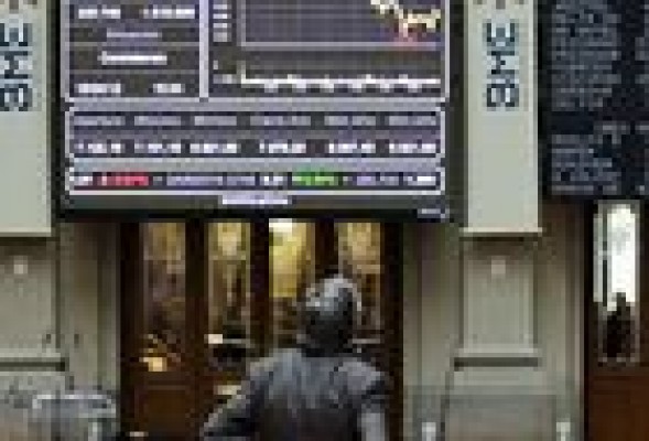El Ibex se dispara un 6,2% en la semana y la prima de riesgo se desploma