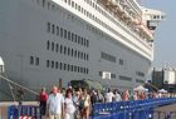 Los cruceros dan oxígeno al turismo de Valencia con un 30% más de viajeros en 2012