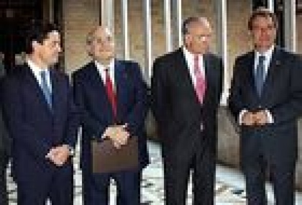 Enrique Bañuelos ya gana 1,35 millones en Amper, con Barcelona World de telón de fondo