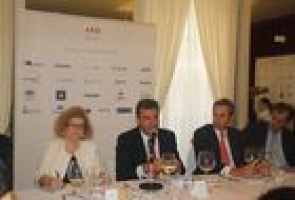 Air Nostrum condiciona el mantenimiento de la sede en Valencia al apoyo de la Generalitat