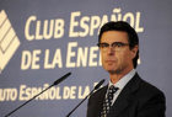 El Gobierno acribilla a impuestos al sector eléctrico para recaudar 2.734 millones en 2013