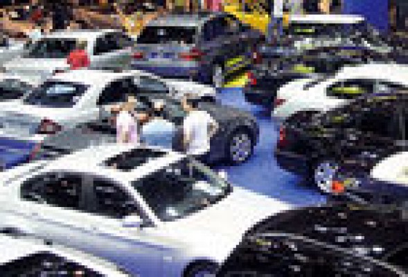 Las ventas de coches caen en la Comunitat un 25% desde la subida del IVA