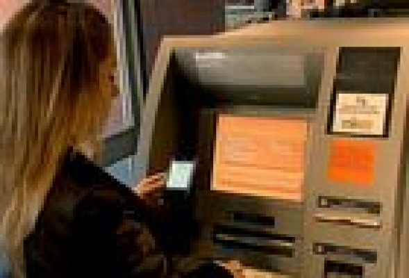 Los españoles retiran en julio más de 30.500 millones de euros en depósitos
