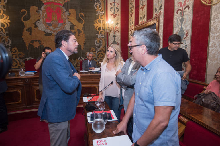 Los 'populares' suman a Guanyar y a los tránsfugas para su plan de obras de 12 millones