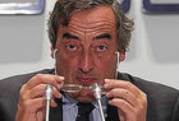 CEOE eleva la previsión de paro al 26,5% en 2013 con seis millones de parados